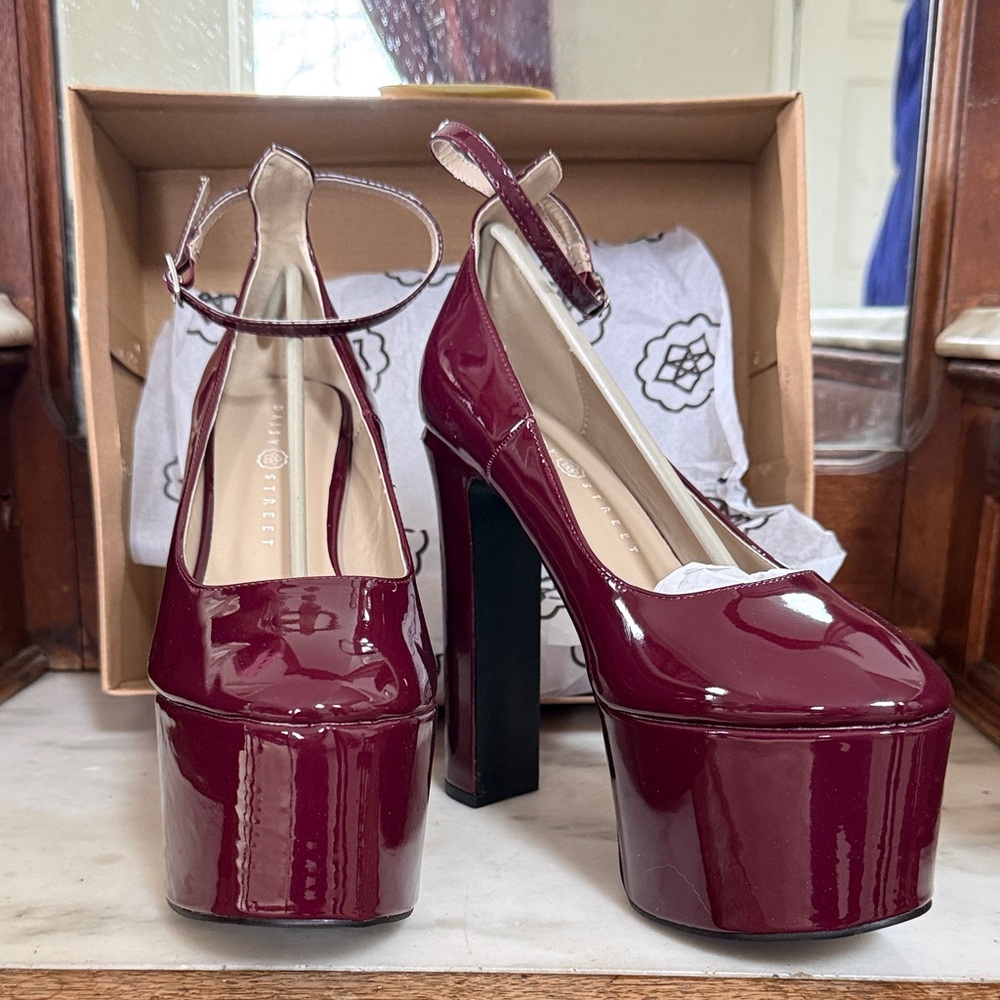 Chic Burgundy Platform Heels